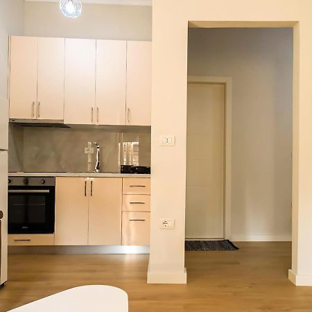 Home Inn Apartment 2 Near City Center Тирана Екстер'єр фото