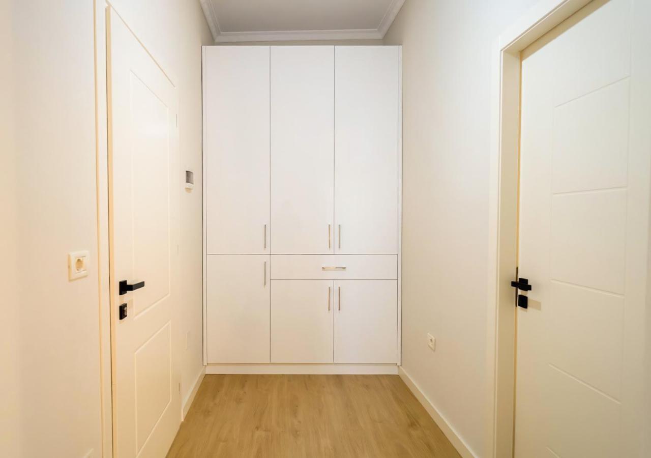 Home Inn Apartment 2 Near City Center Тирана Екстер'єр фото