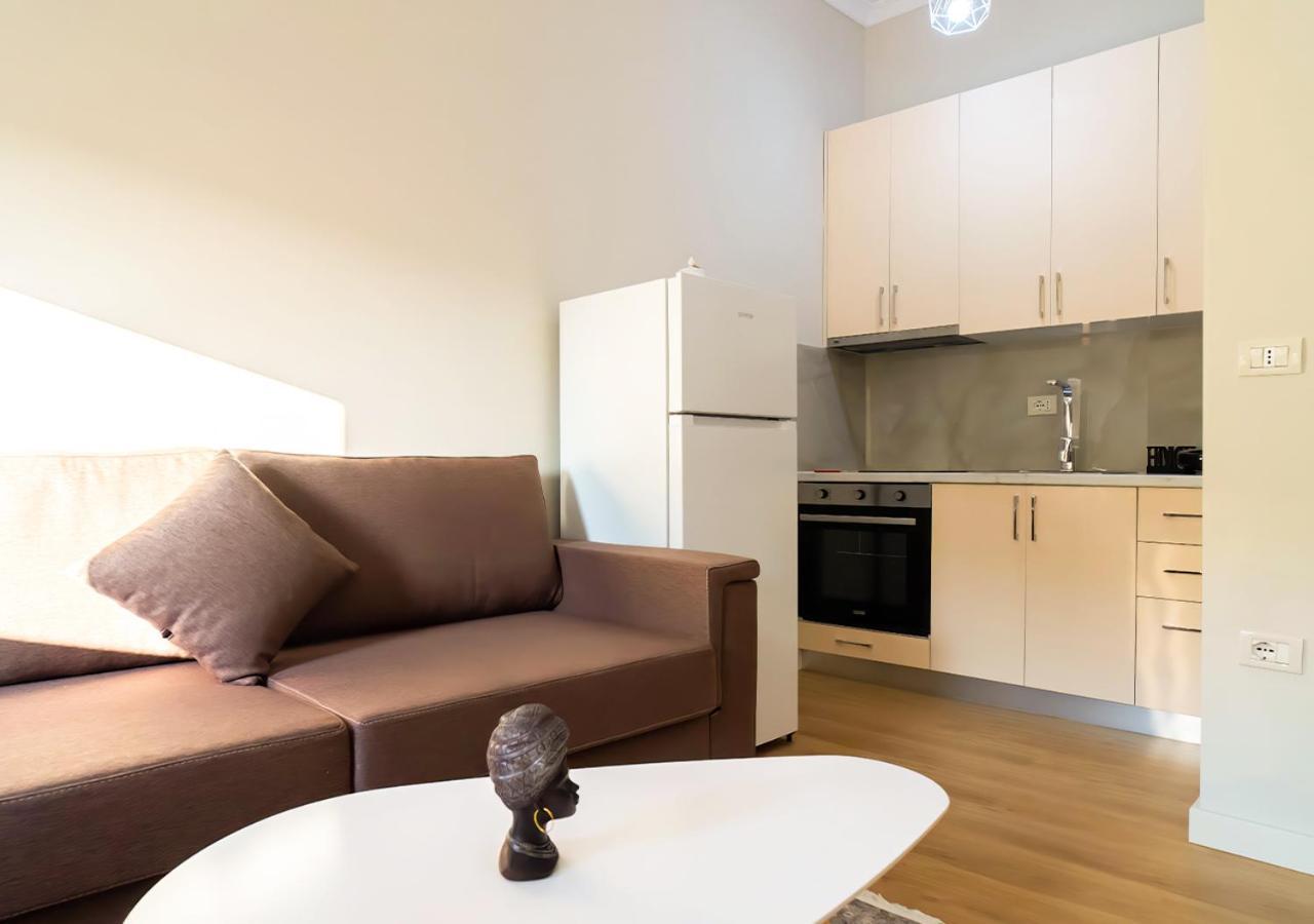 Home Inn Apartment 2 Near City Center Тирана Екстер'єр фото