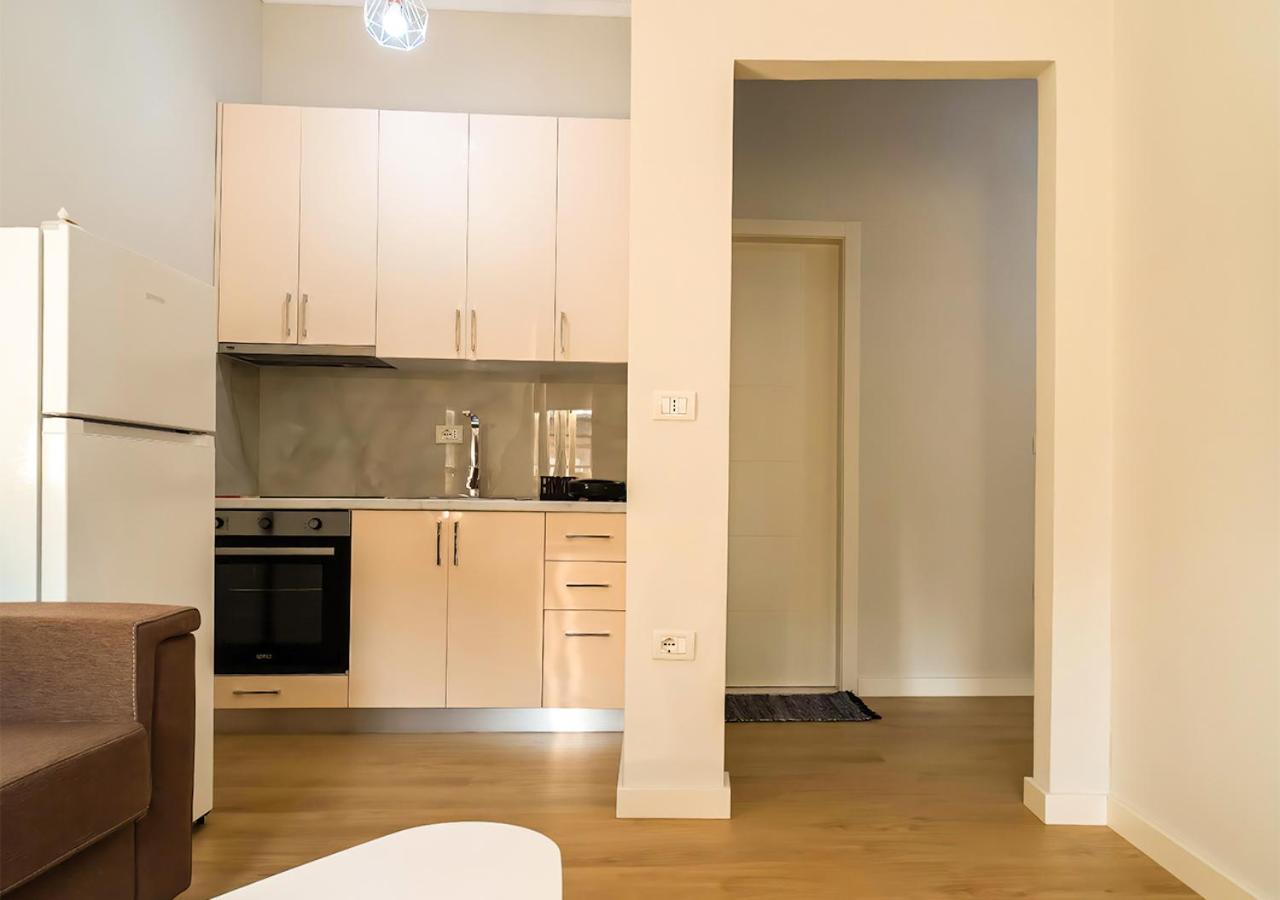 Home Inn Apartment 2 Near City Center Тирана Екстер'єр фото