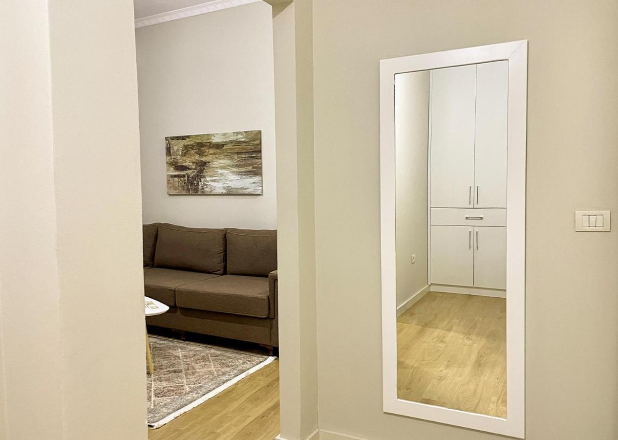 Home Inn Apartment 2 Near City Center Тирана Екстер'єр фото